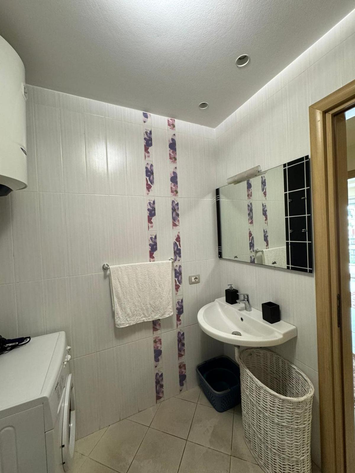Diem Apartment Near Pazari I Ri Tirana Eksteriør billede