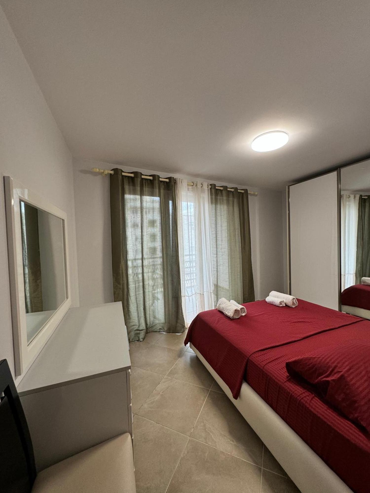 Diem Apartment Near Pazari I Ri Tirana Eksteriør billede